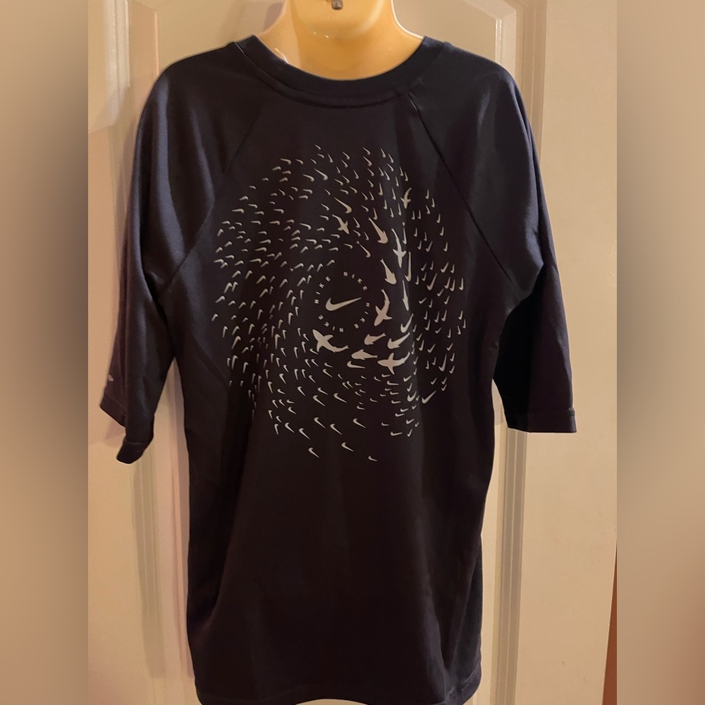 Black Nike Dri-FIT Rash Guard shark design UPF 40+
Swim top swimsuit MEDIUM
